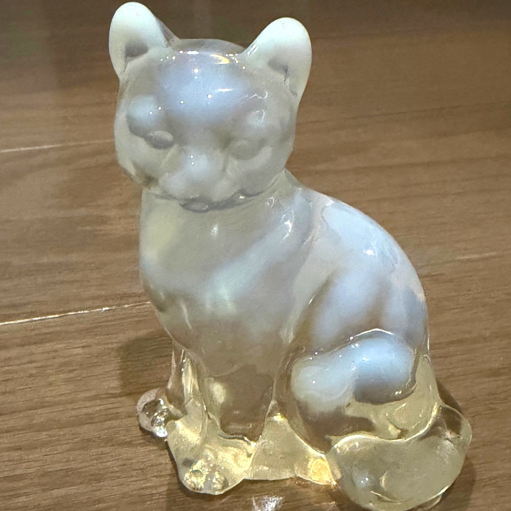 Fenton French Opalescent Sitting Cat Figurine 1990s Excellent Condition Glass